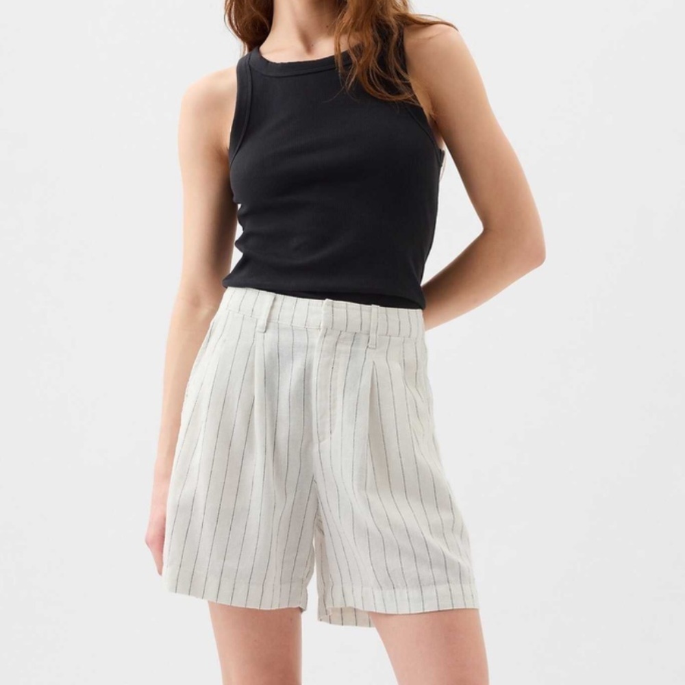 GAP White and Black Striped pleated linen shorts